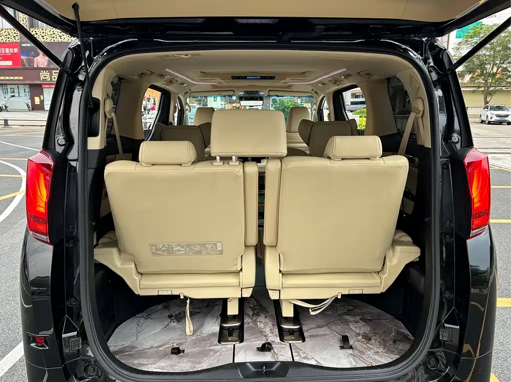 Toyota Alphard 2023 — фото 15