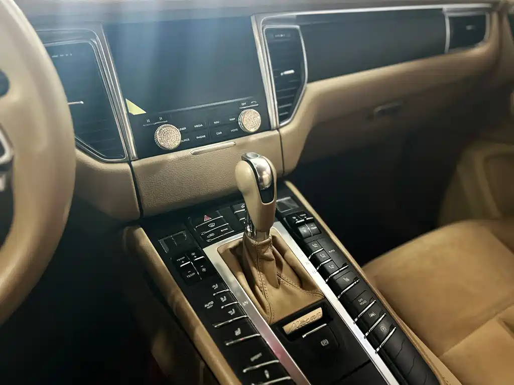 Porsche Macan 2017 — фото 13