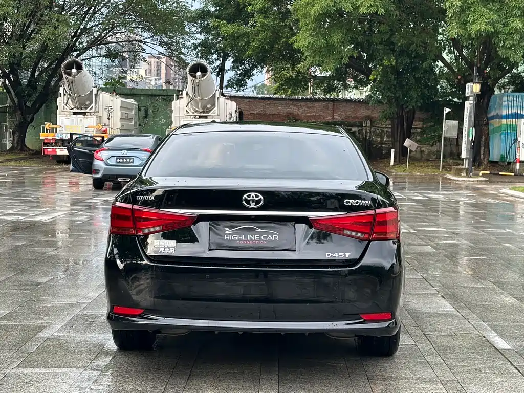 Toyota Crown 2015 — фото 14