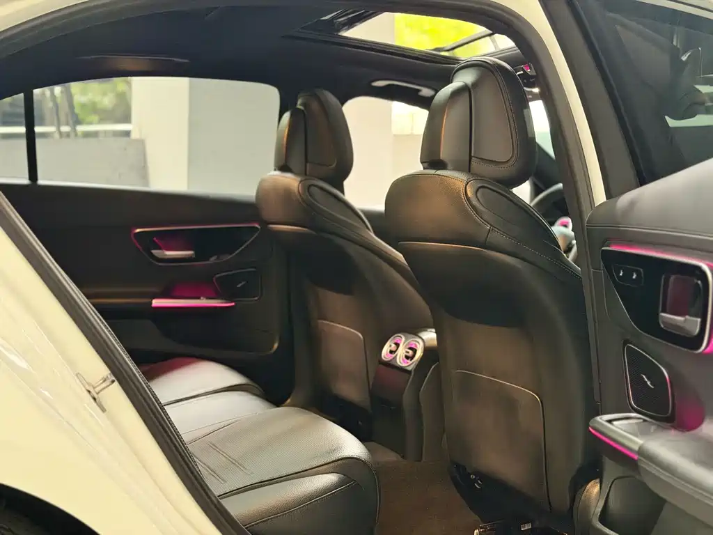 Mercedes-Benz C-Class 2023 — фото 21