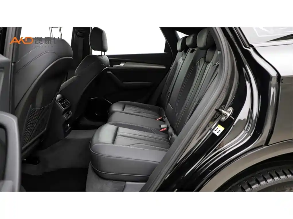 Audi Q5L Sportback 2024 — фото 7