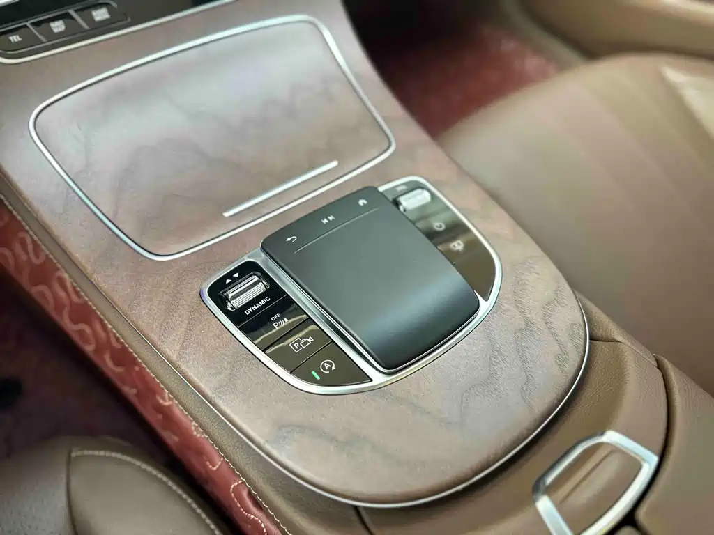 Mercedes-Benz E-Class 2022 — фото 15