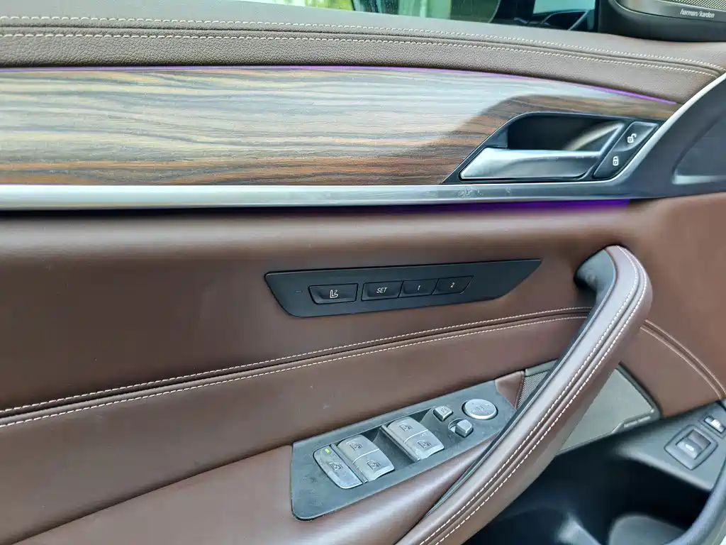 BMW 5 Series New Energy 2019 — фото 16