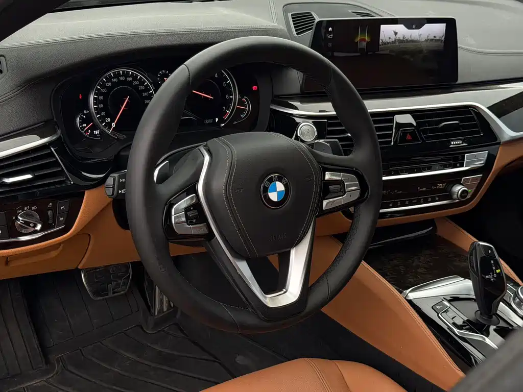 BMW 5 Series 2018 — фото 17