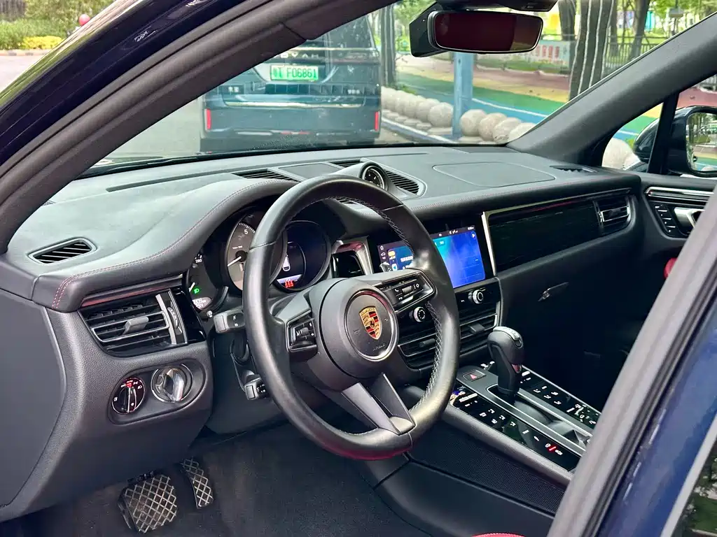 Porsche Macan 2022 — фото 13