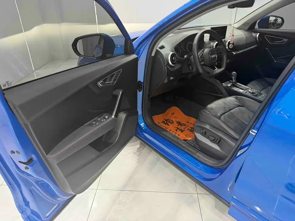 Audi Q2L 2023