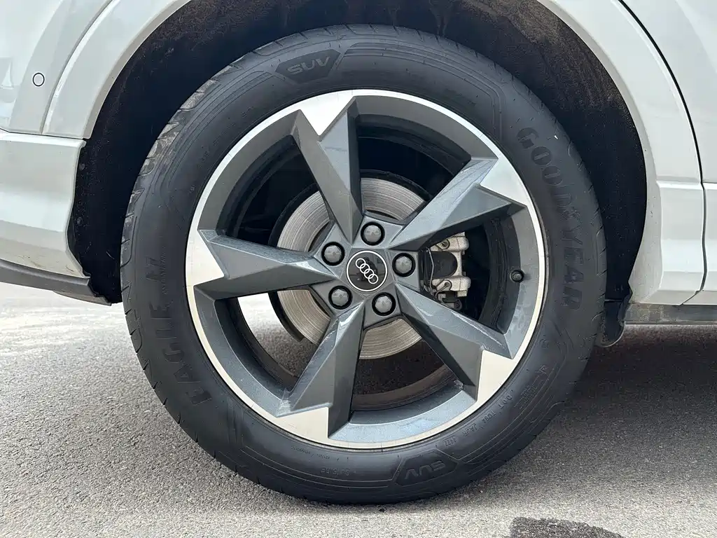 Audi Q3 2023 — фото 22