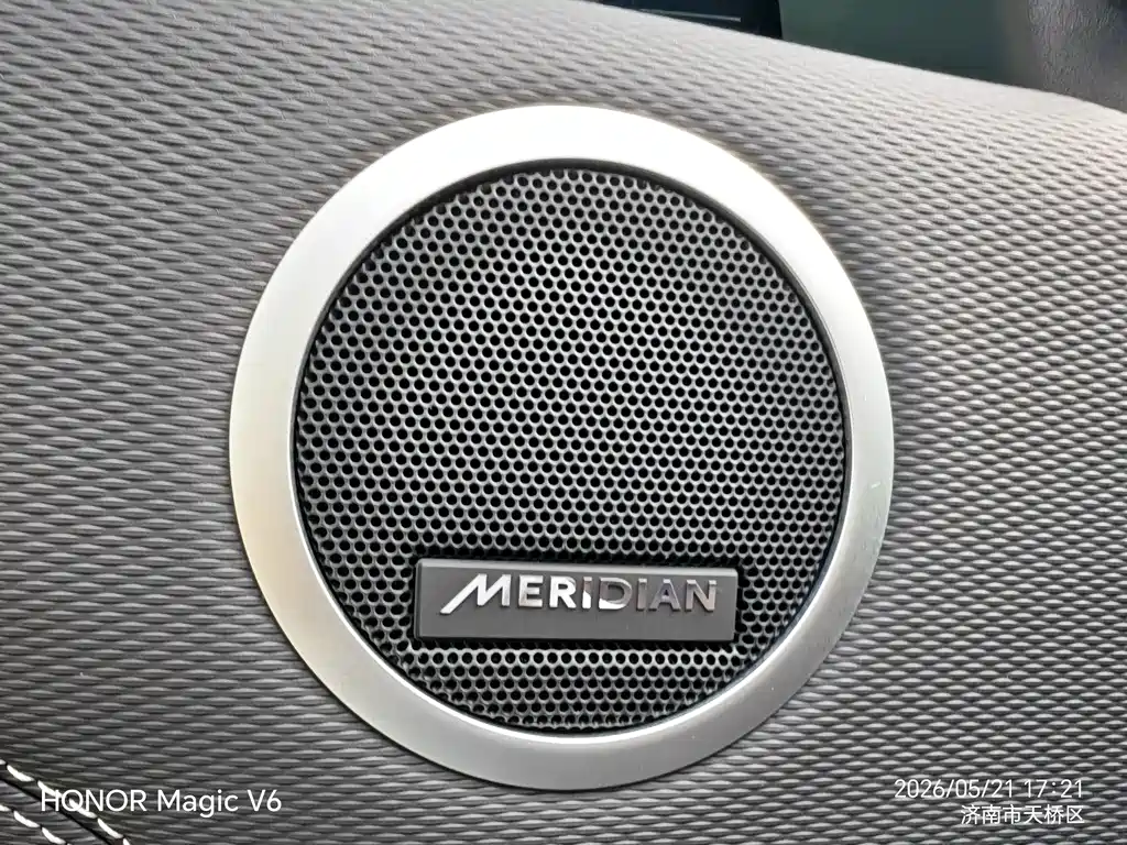 Land Rover Discovery 2023 — фото 9