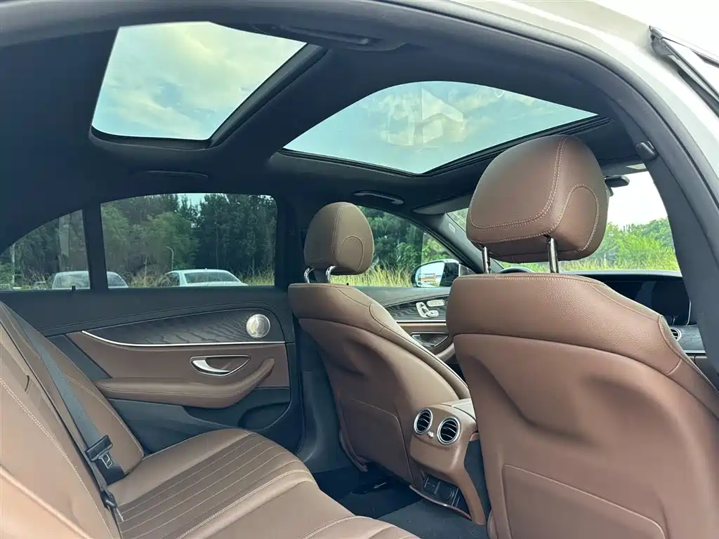 Mercedes-Benz E-Class 2021 — фото 17