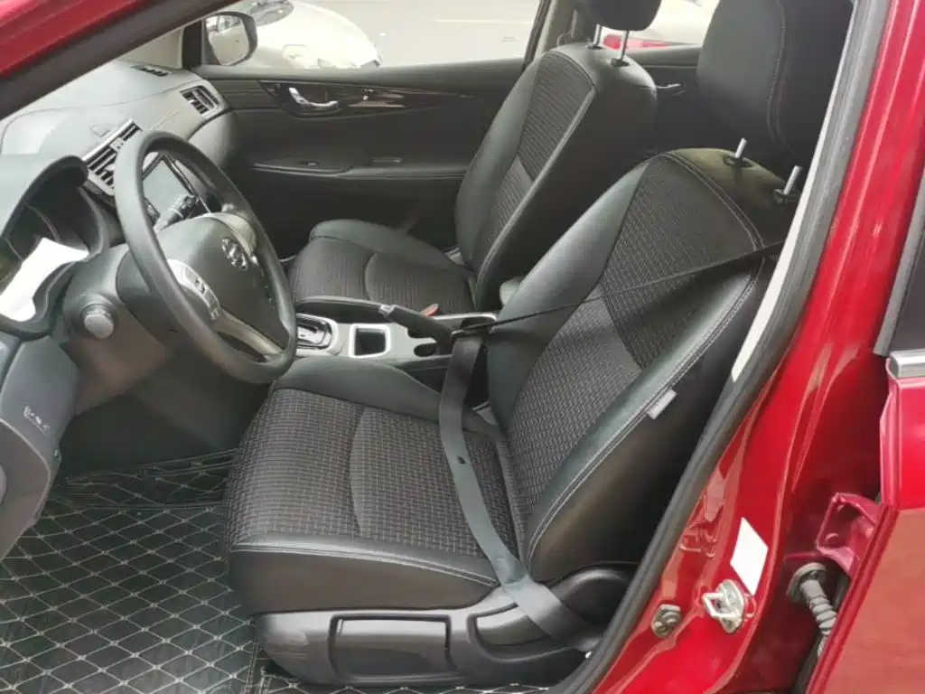 Nissan Tiida 2018 — фото 15