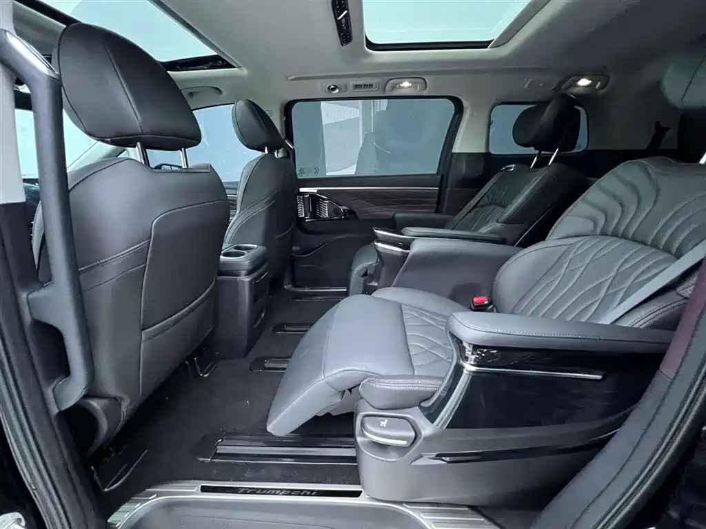 GAC Motor Trumpchi M8 2025 — фото 19