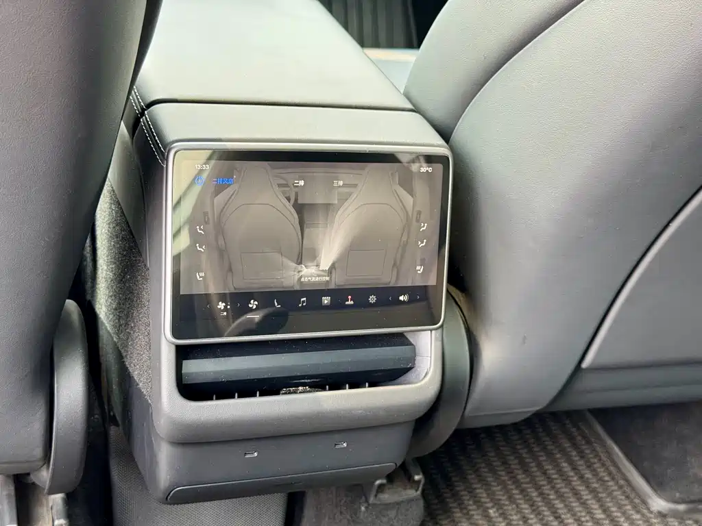 Tesla Model Y L 2025 — фото 15