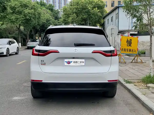 NIO ES8 2022