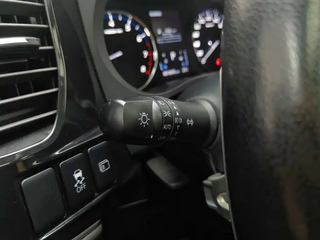 Mitsubishi Outlander 2018 — фото 21