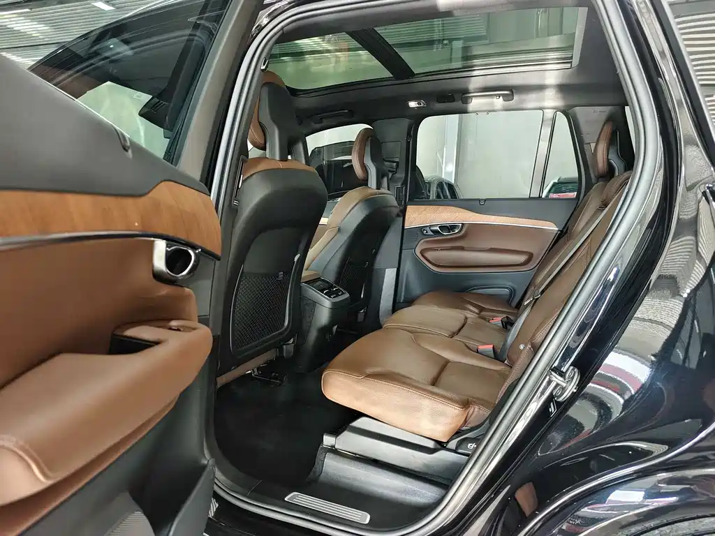 Volvo XC90 2023 — фото 9