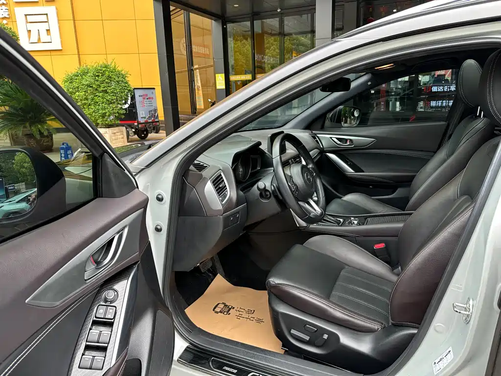 Mazda CX-4 2018 — фото 17