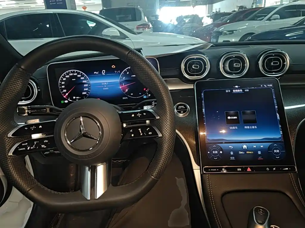 Mercedes-Benz C-Class 2024 — фото 10