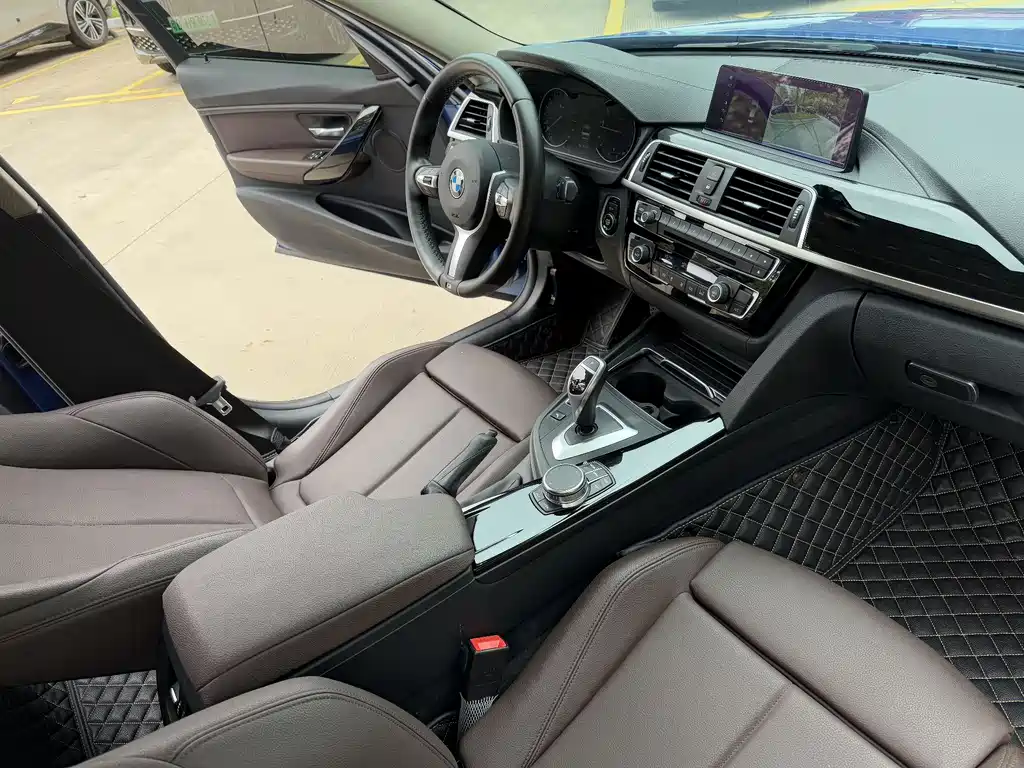 BMW 3 Series 2019 — фото 11