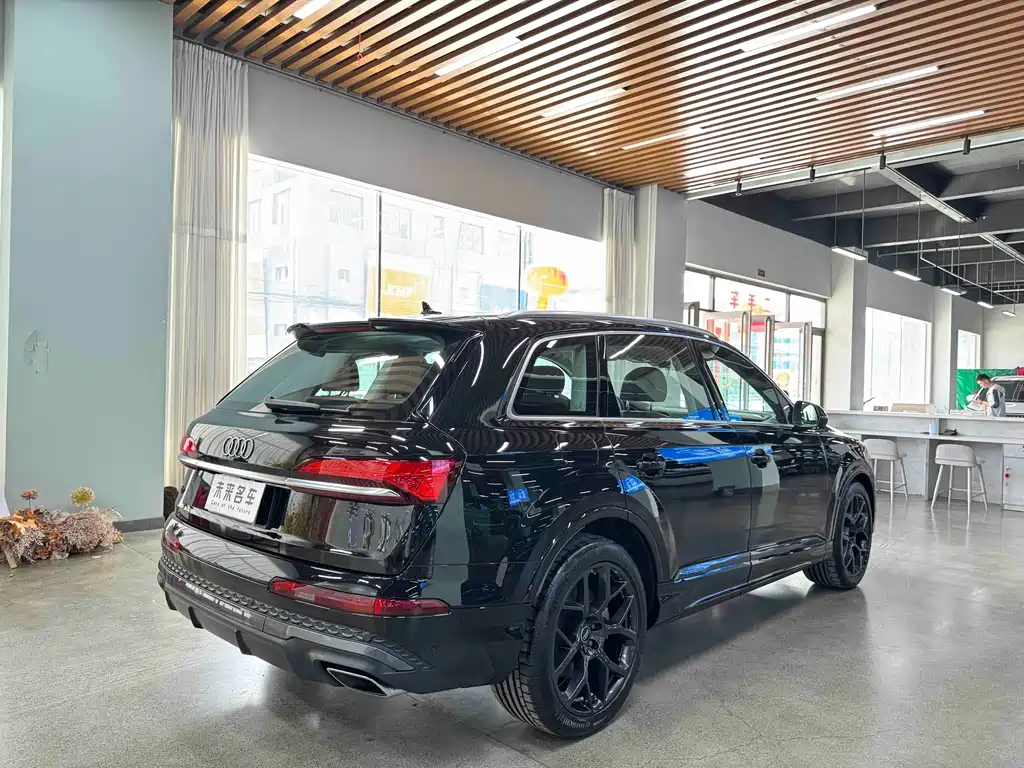 Audi Q7 2025 — фото 16