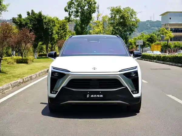 NIO ES8 2021