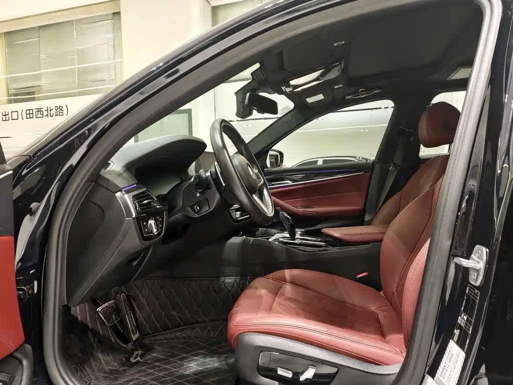 BMW 5 Series 2019 — фото 15