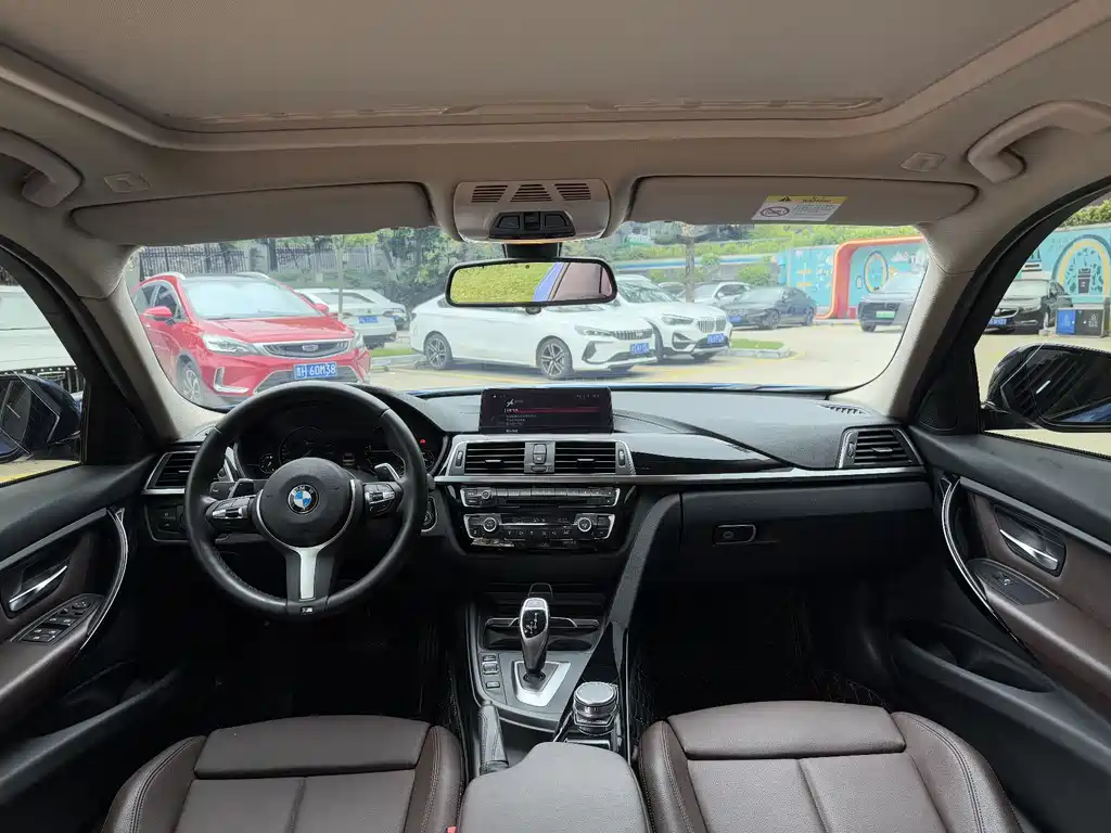 BMW 3 Series 2019 — фото 9