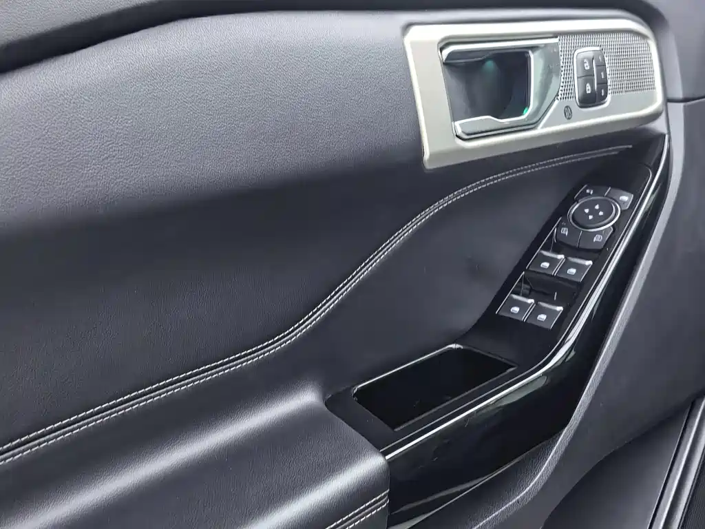 Ford Explorer 2021 — фото 8