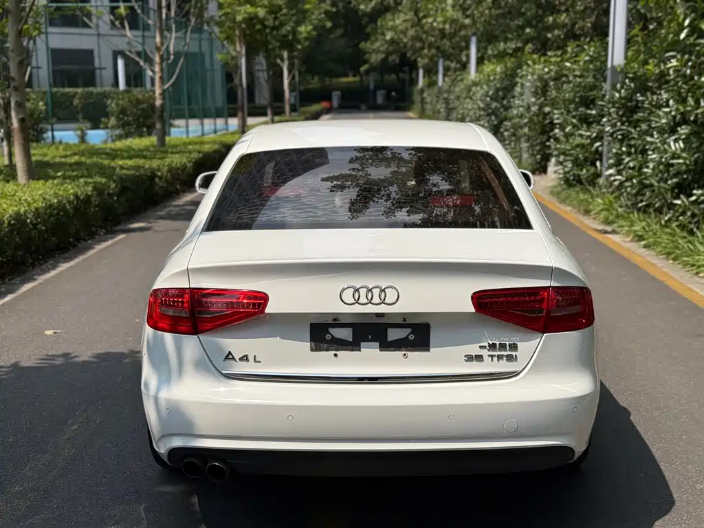 Audi A4L 2015