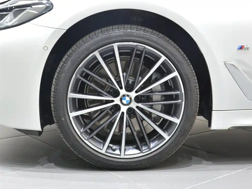 BMW 5 Series 2022 — фото 9
