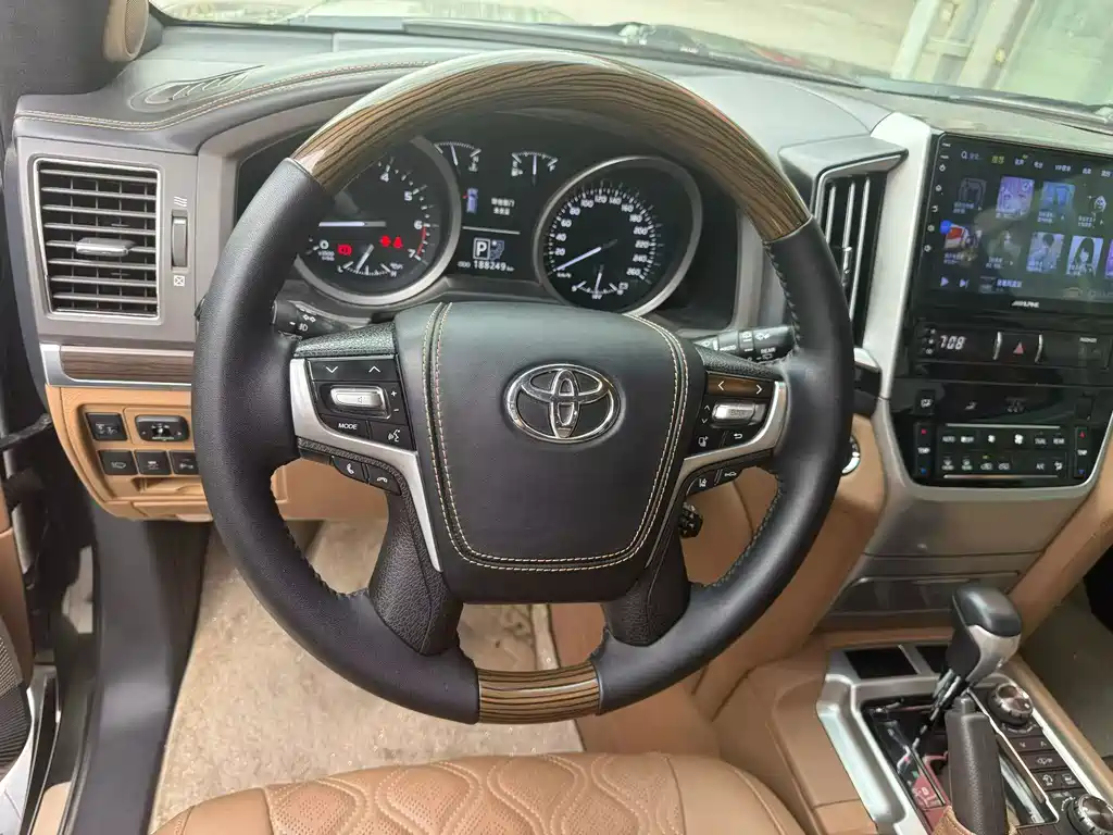 Toyota Land Cruiser 2013 — фото 9