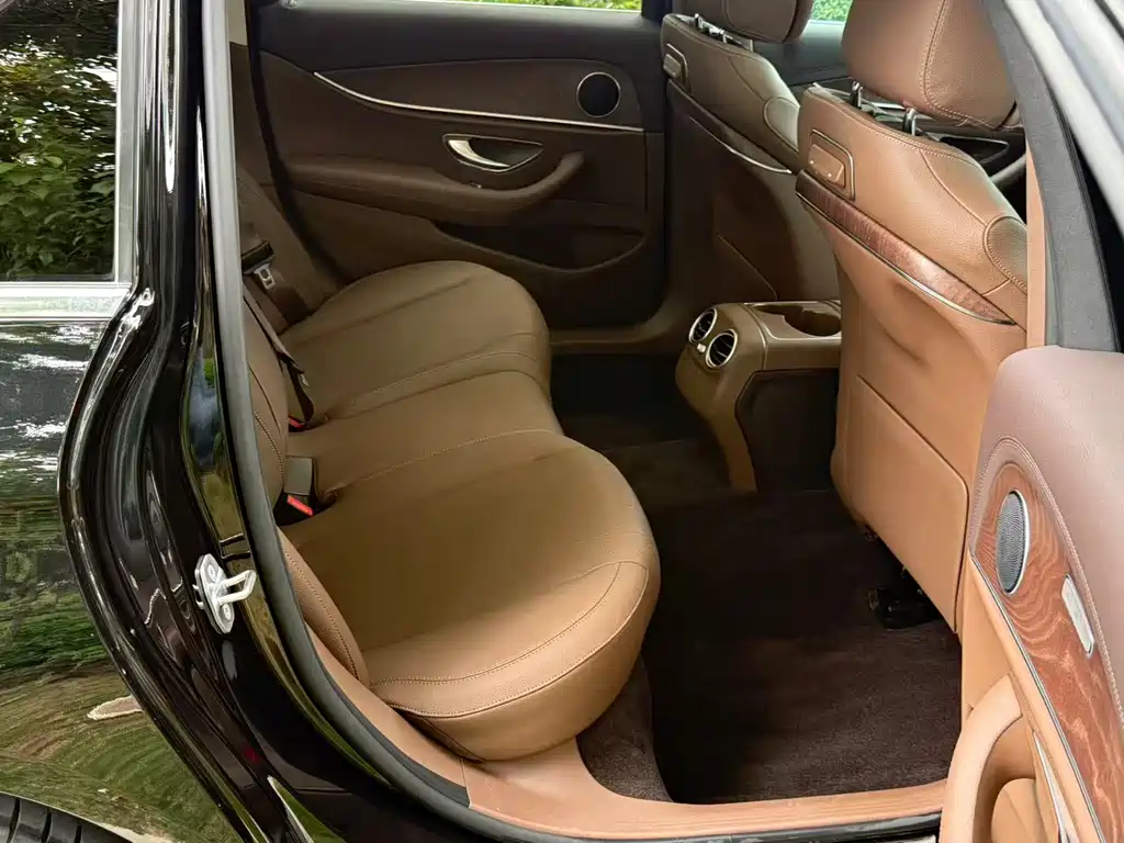 Mercedes-Benz E-Class 2020 — фото 11