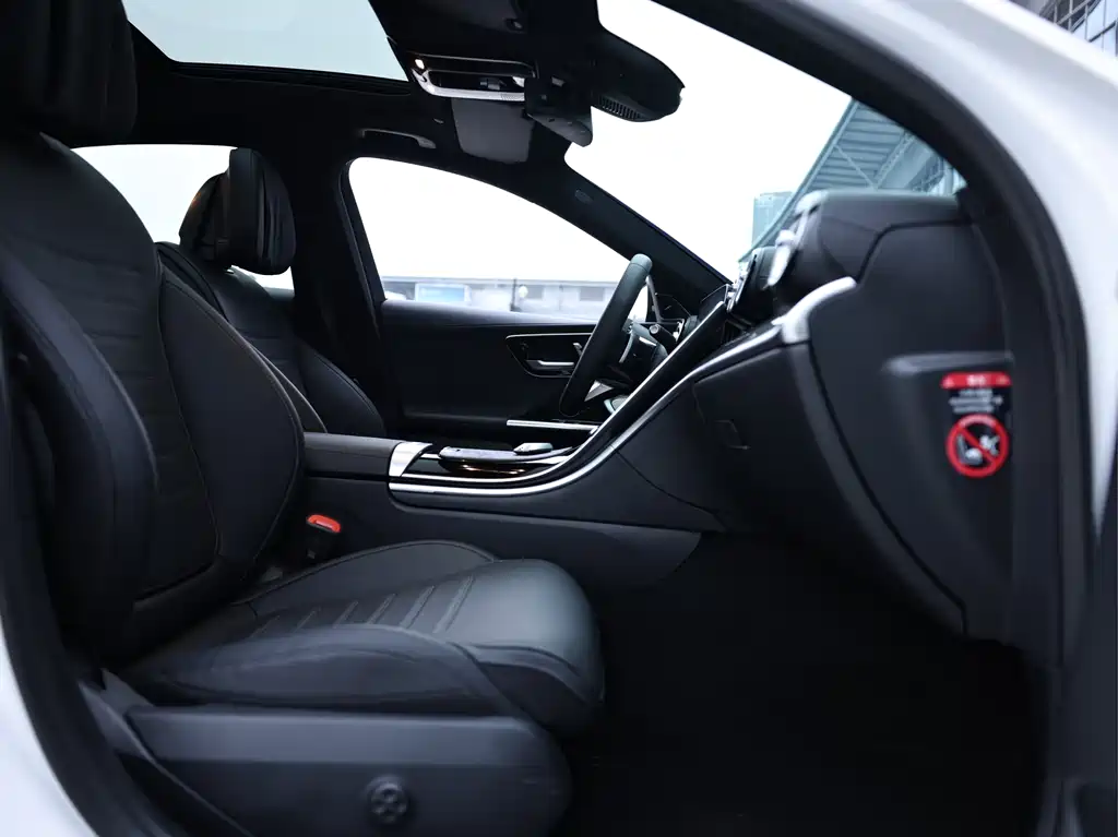 Mercedes-Benz C-Class 2023 — фото 13