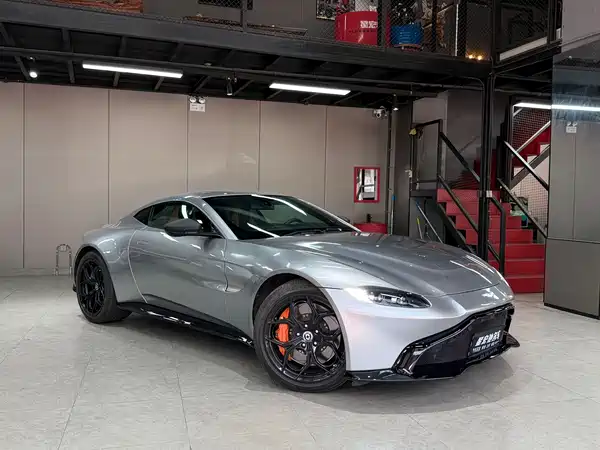 Aston Martin V8 Vantage 2019