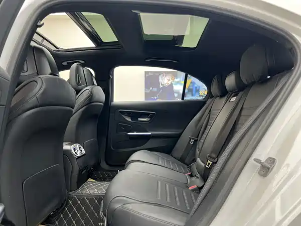 Mercedes-Benz C-Class 2024