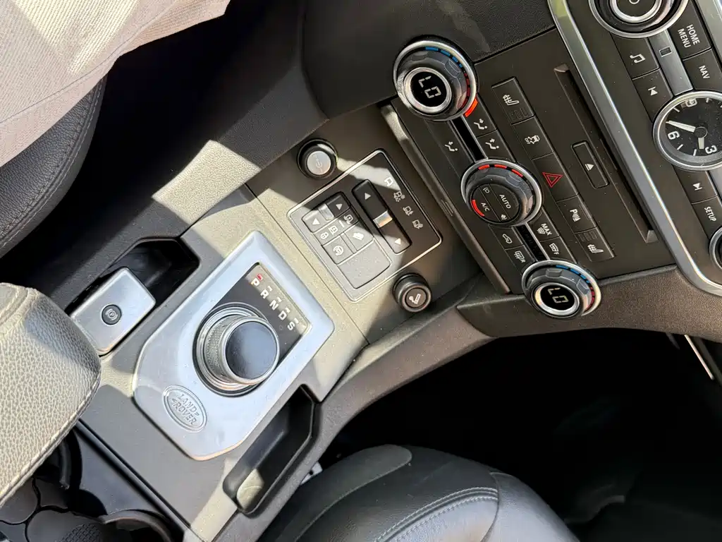 Land Rover Discovery 2014 — фото 16
