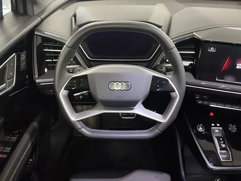 Audi Q4 e-tron 2025 — фото 17