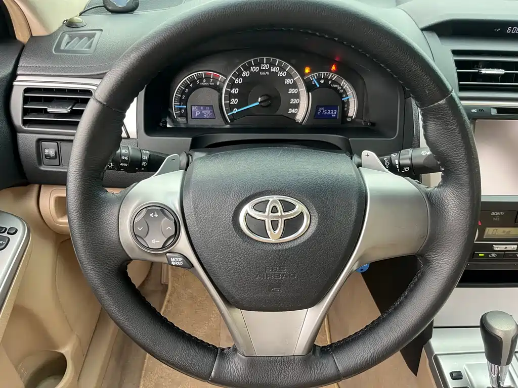 Toyota Camry 2013 — фото 12