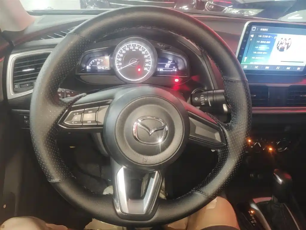 Mazda 3 Axela 2018 — фото 11