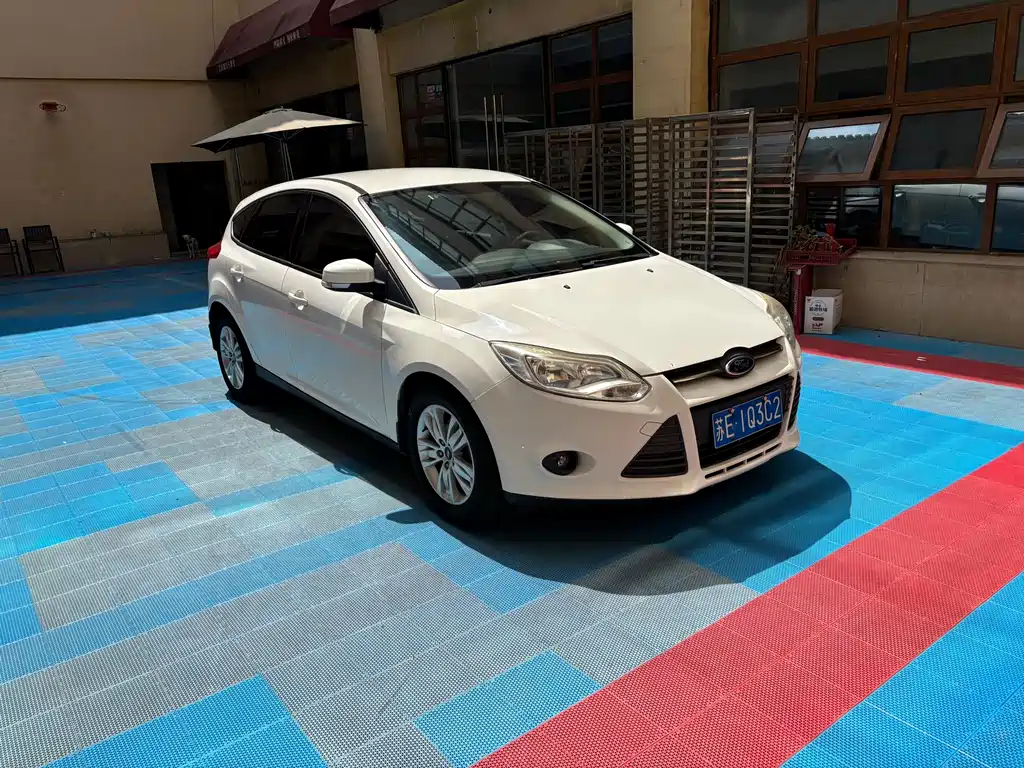 Ford Focus 2015 — фото 3