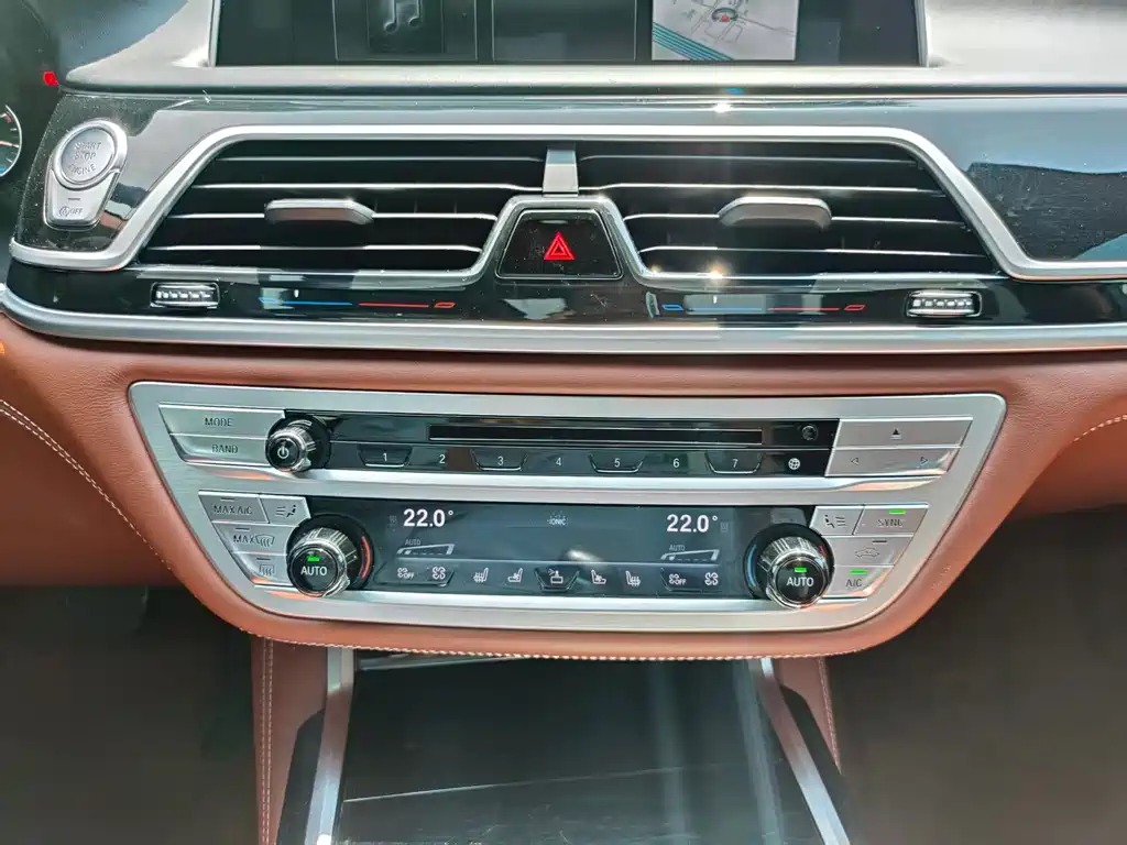 BMW 7 Series 2018 — фото 14