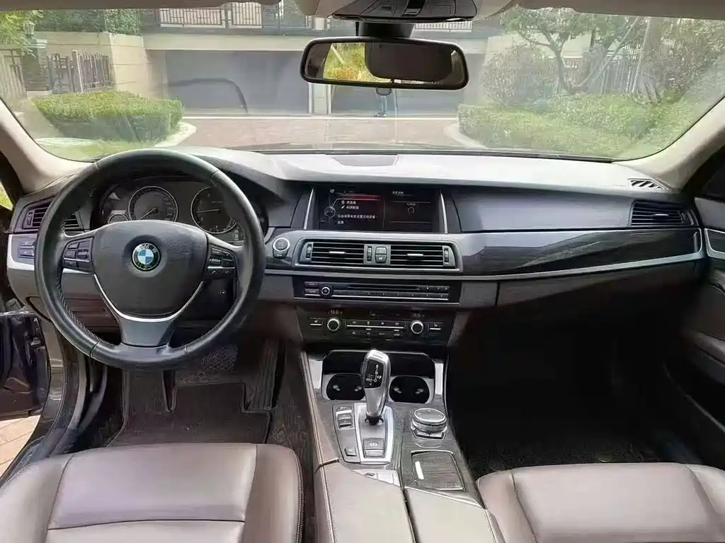 BMW 5 Series 2012 — фото 8