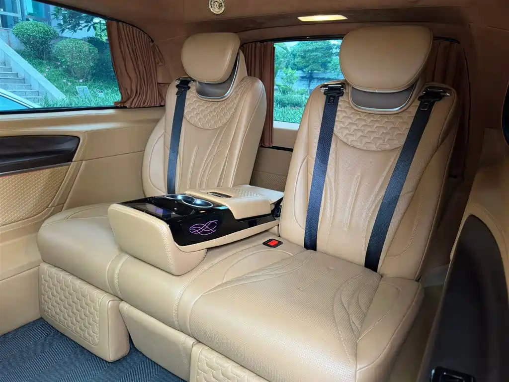 Mercedes-Benz V-Class 2023 — фото 22