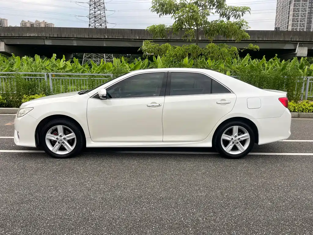 Toyota Camry 2013 — фото 4