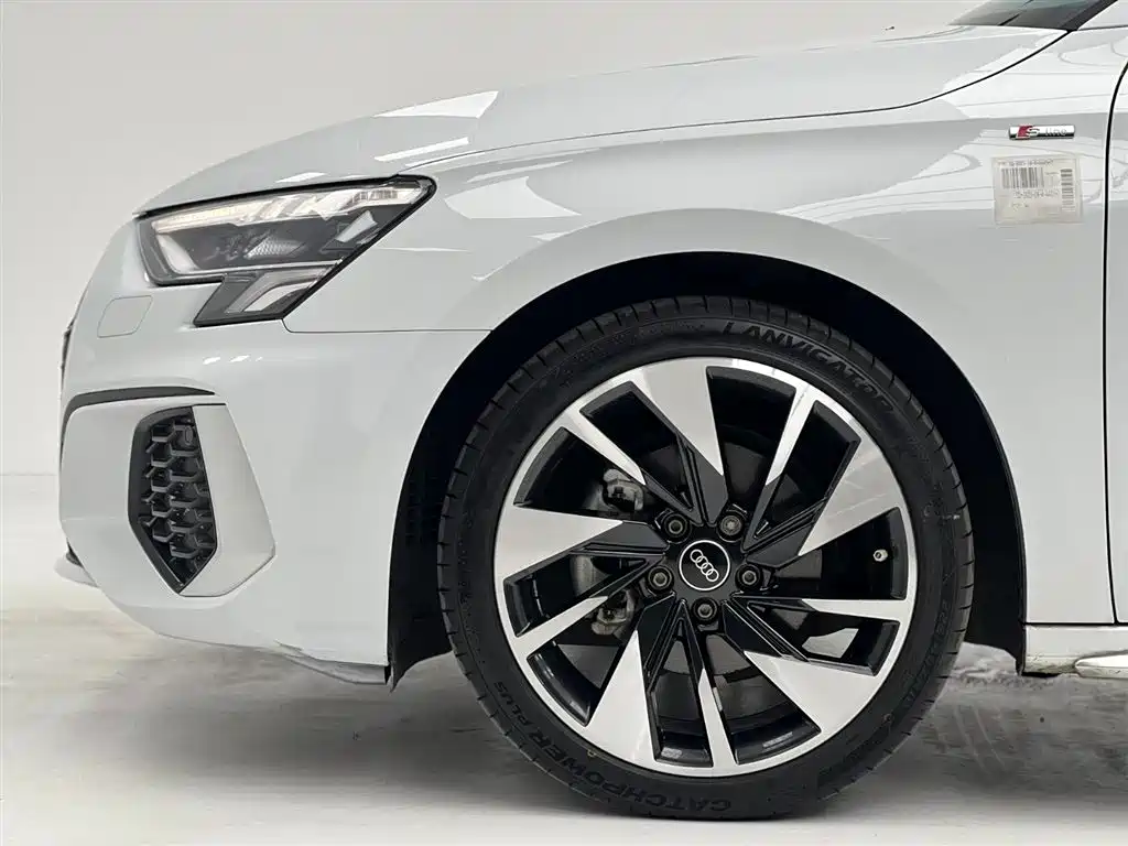 Audi A3 2023 — фото 12