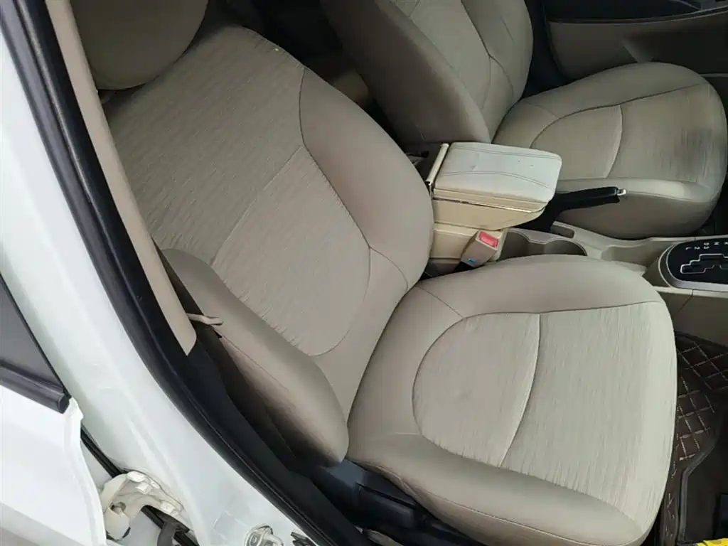 Hyundai Verna 2015 — фото 25