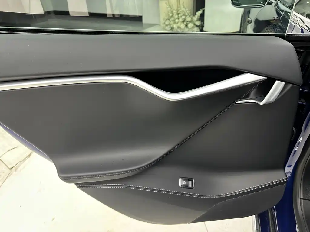 Tesla Model S 2018 — фото 20
