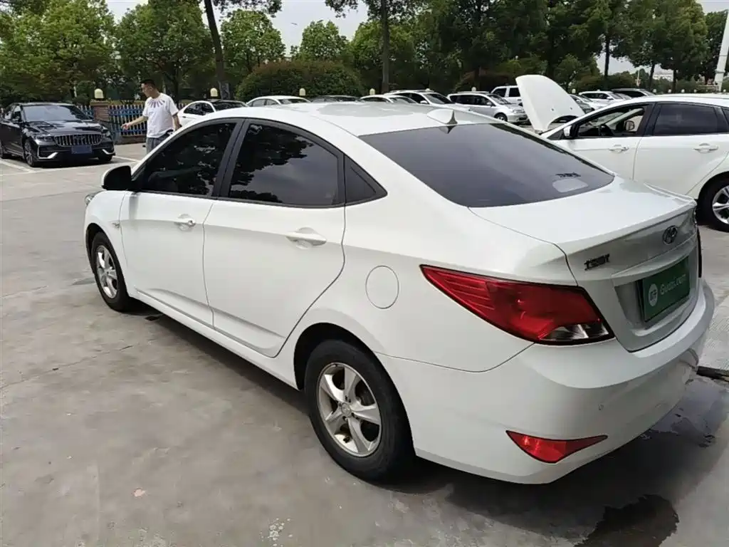 Hyundai Verna 2015 — фото 5