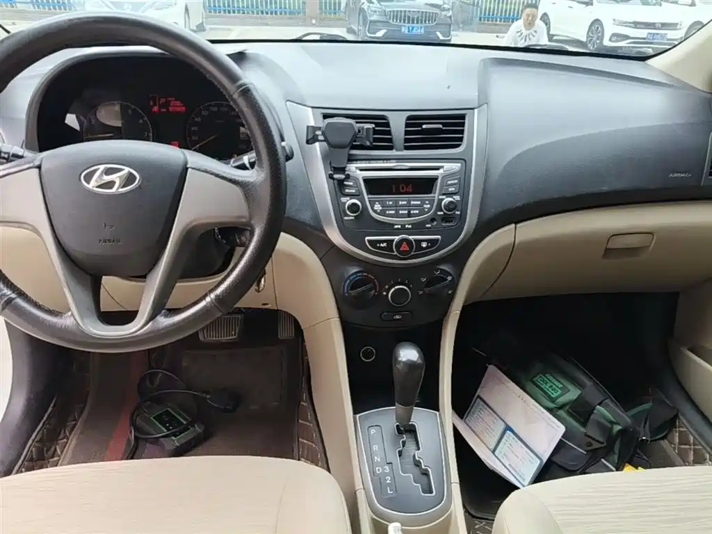 Hyundai Verna 2015 — фото 13