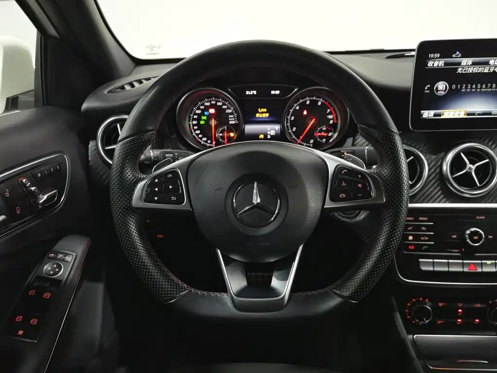Mercedes-Benz A-Class 2018 — фото 11