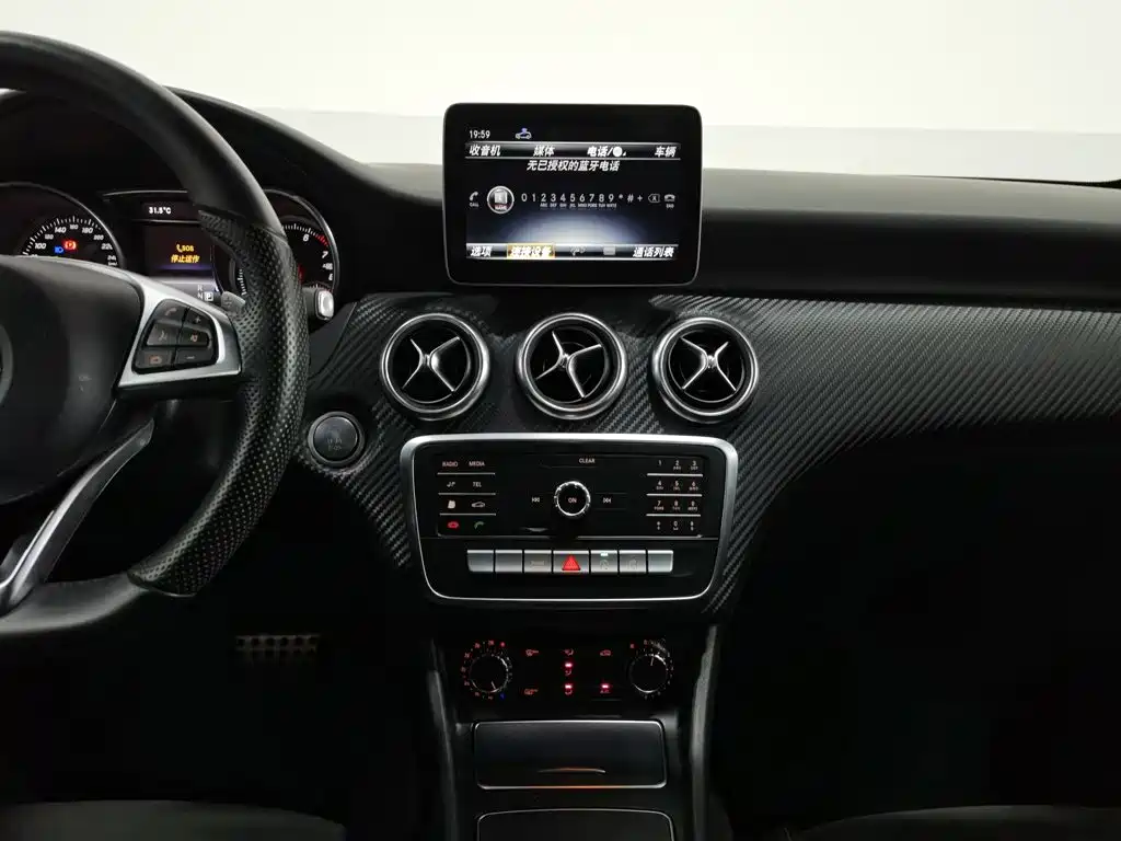 Mercedes-Benz A-Class 2018 — фото 12